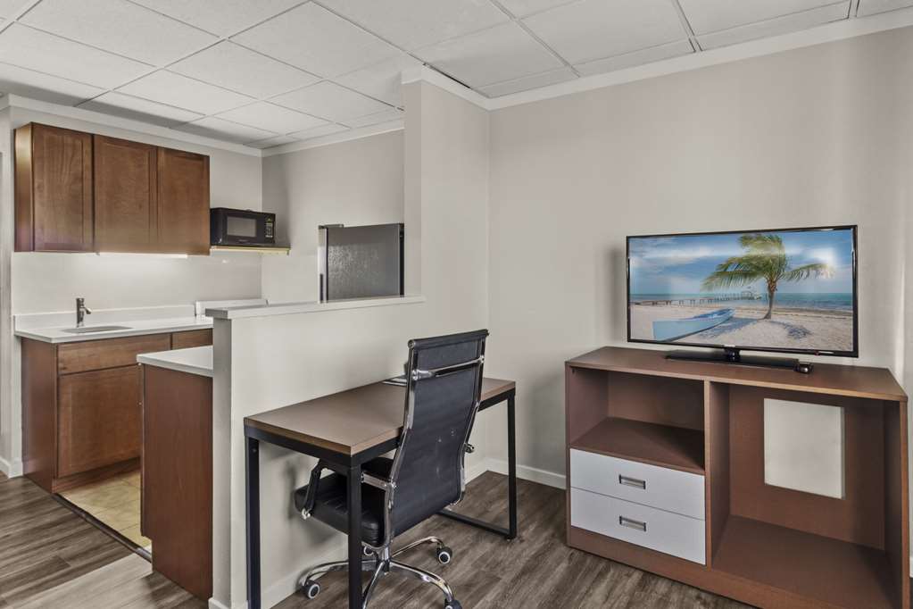 Quality Inn & Suites Green Bay Downtown - photo 40
