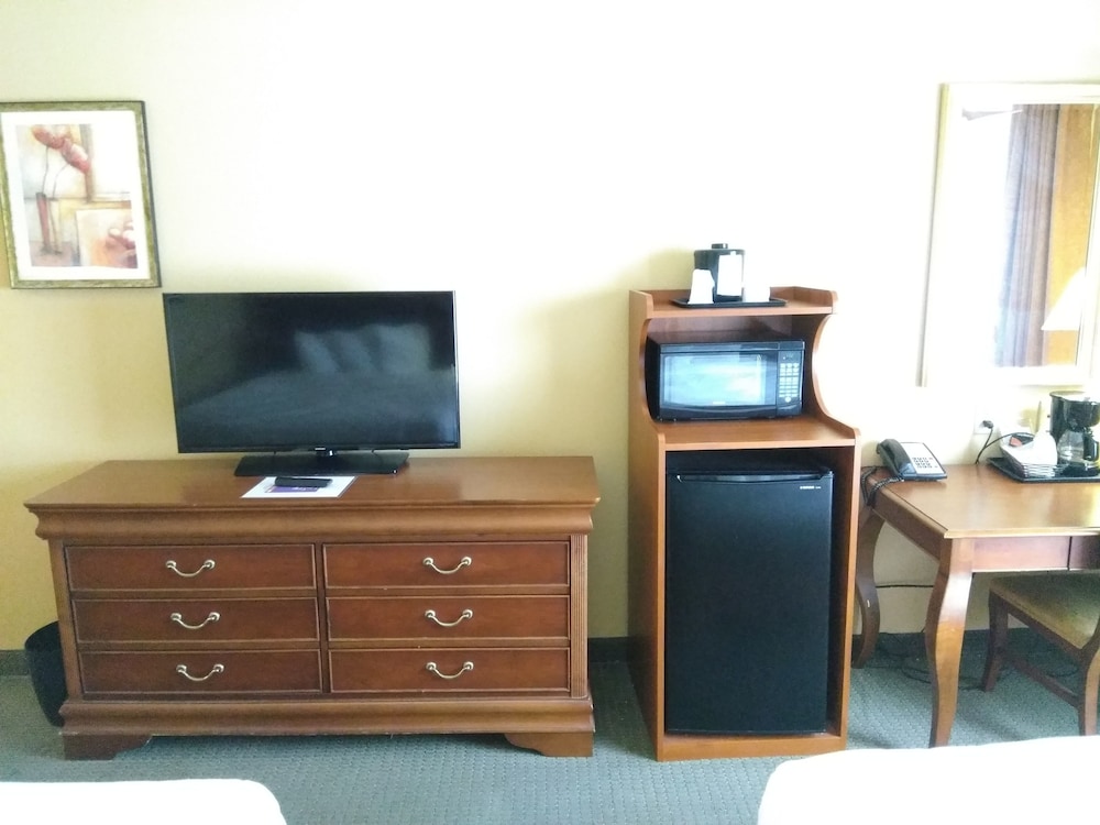 Baymont by Wyndham Clinton - photo 14