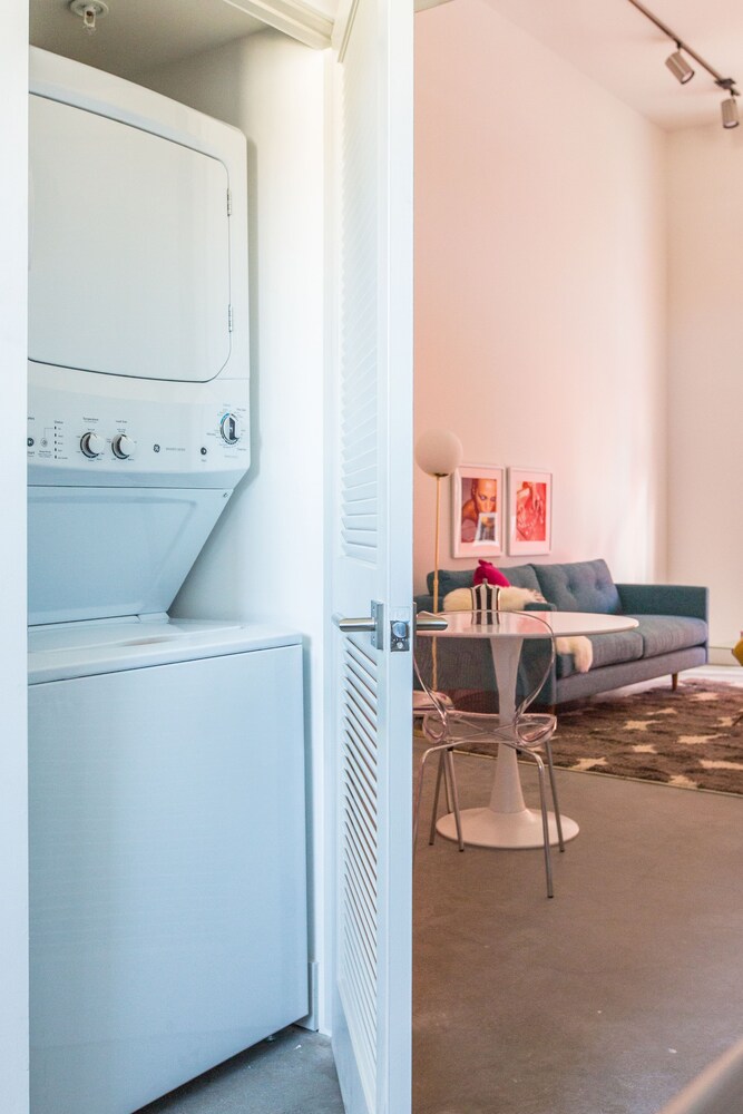 Lively Studio in Hillcrest by Sonder - photo 2