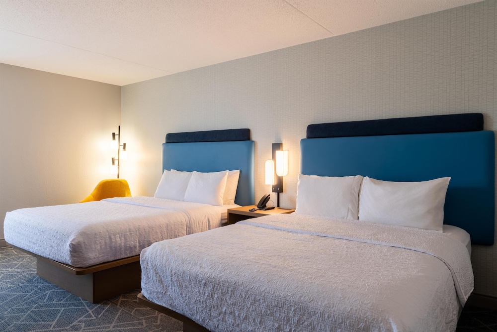 Hampton Inn Portsmouth Central - photo 17