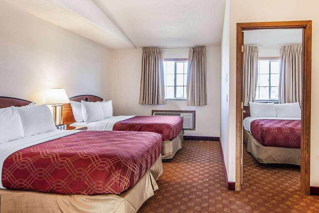 Econo Lodge Inn & Suites Madras - photo 12