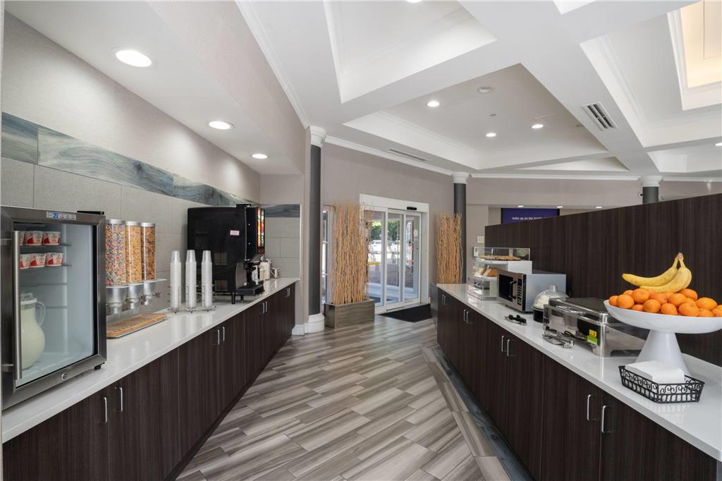 La Quinta Inn & Suites by Wyndham Birmingham Hoover - photo 58
