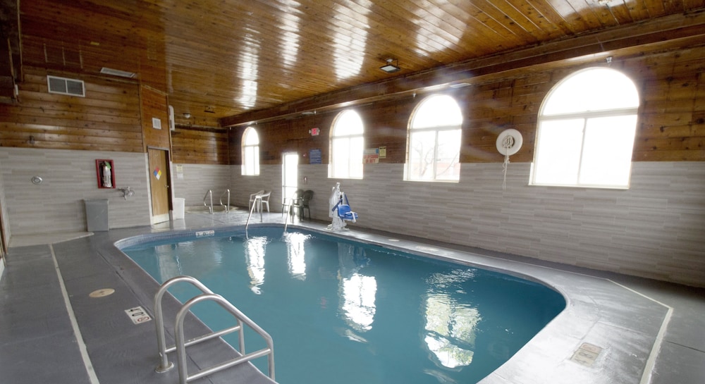 Super 8 by Wyndham Chicago O'Hare Airport — hotel in Elk Grove Village