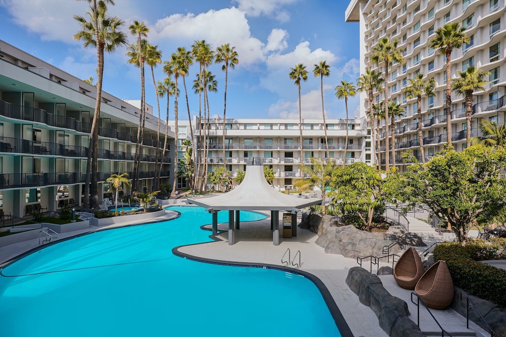 Los Angeles Airport Marriott - photo 30