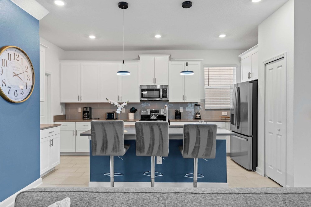Chic Spacious 5BR Retreat Near Disney - photo 18