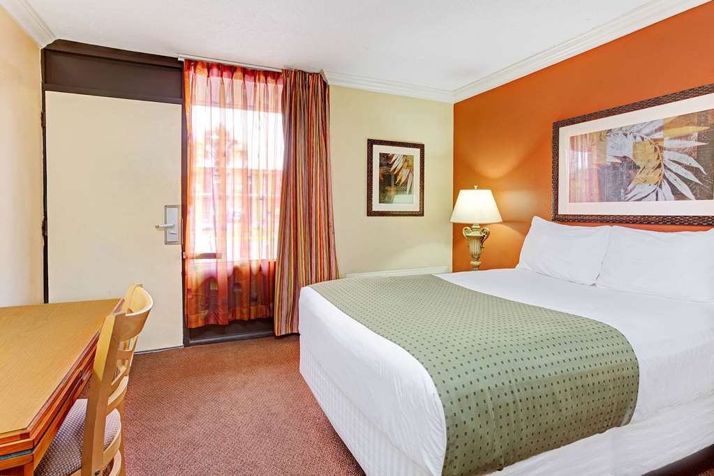 Days Inn by Wyndham Kissimmee West - photo 7