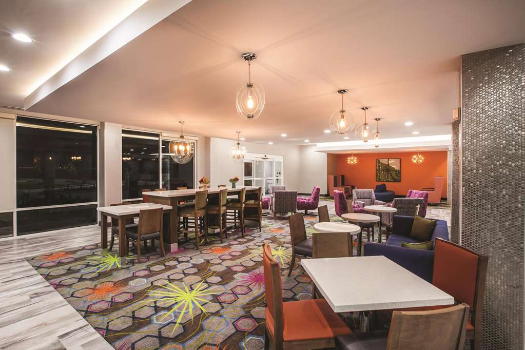 La Quinta Inn & Suites by Wyndham Baton Rouge Port Allen - photo 31