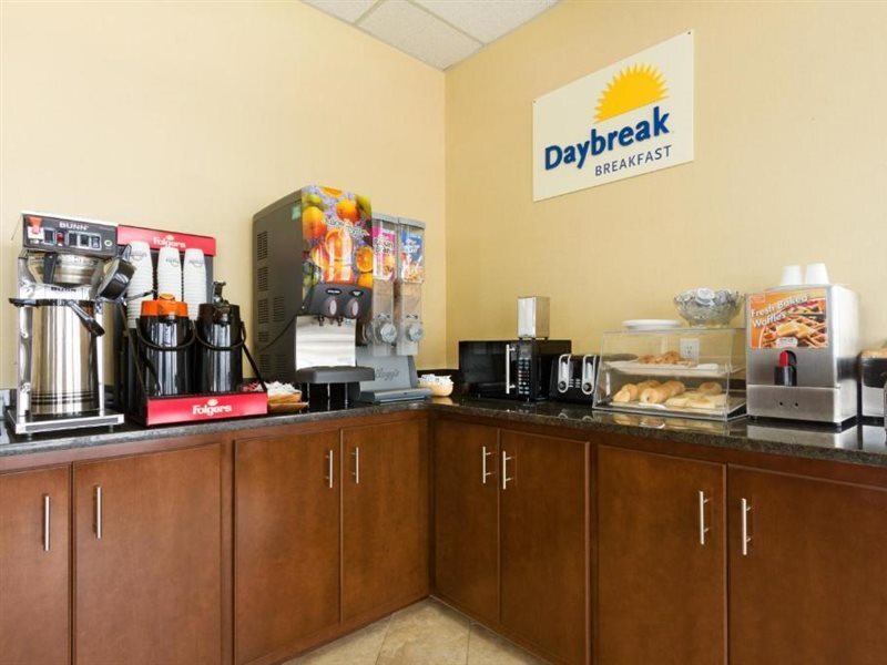 Days Inn by Wyndham White House - photo 10