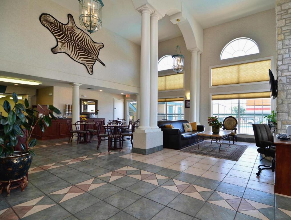 Marble Falls Inn - photo 17