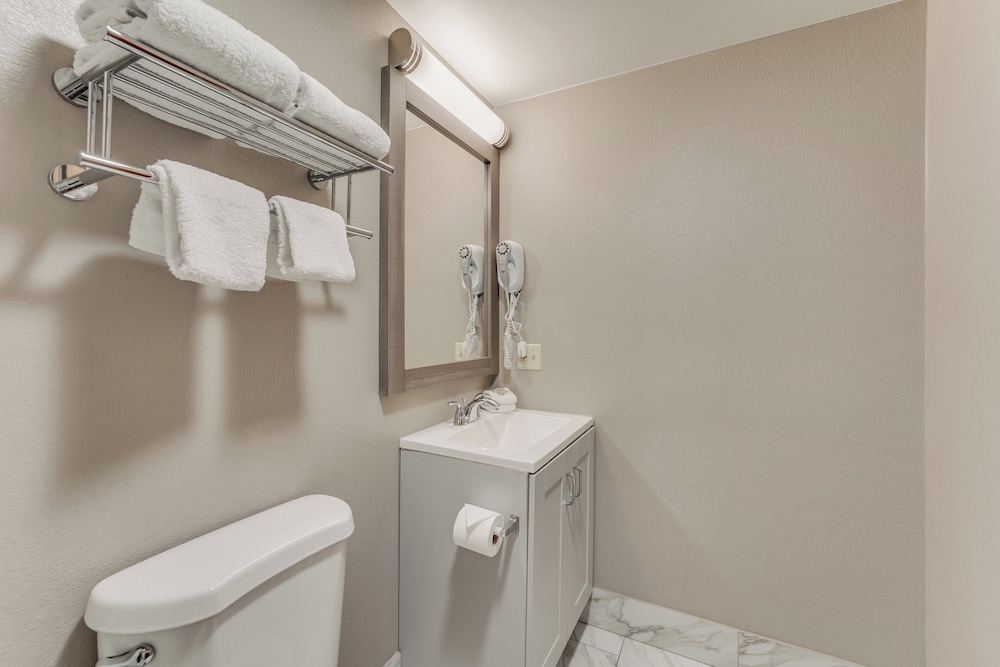 Red Roof Inn & Suites Newport Middletown RI - photo 37