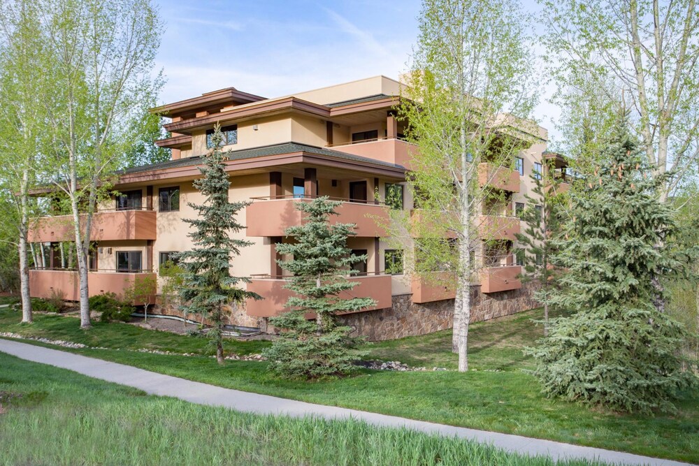 Canyon Creek — 4-Star Luxury Hotel in Steamboat Springs, United States