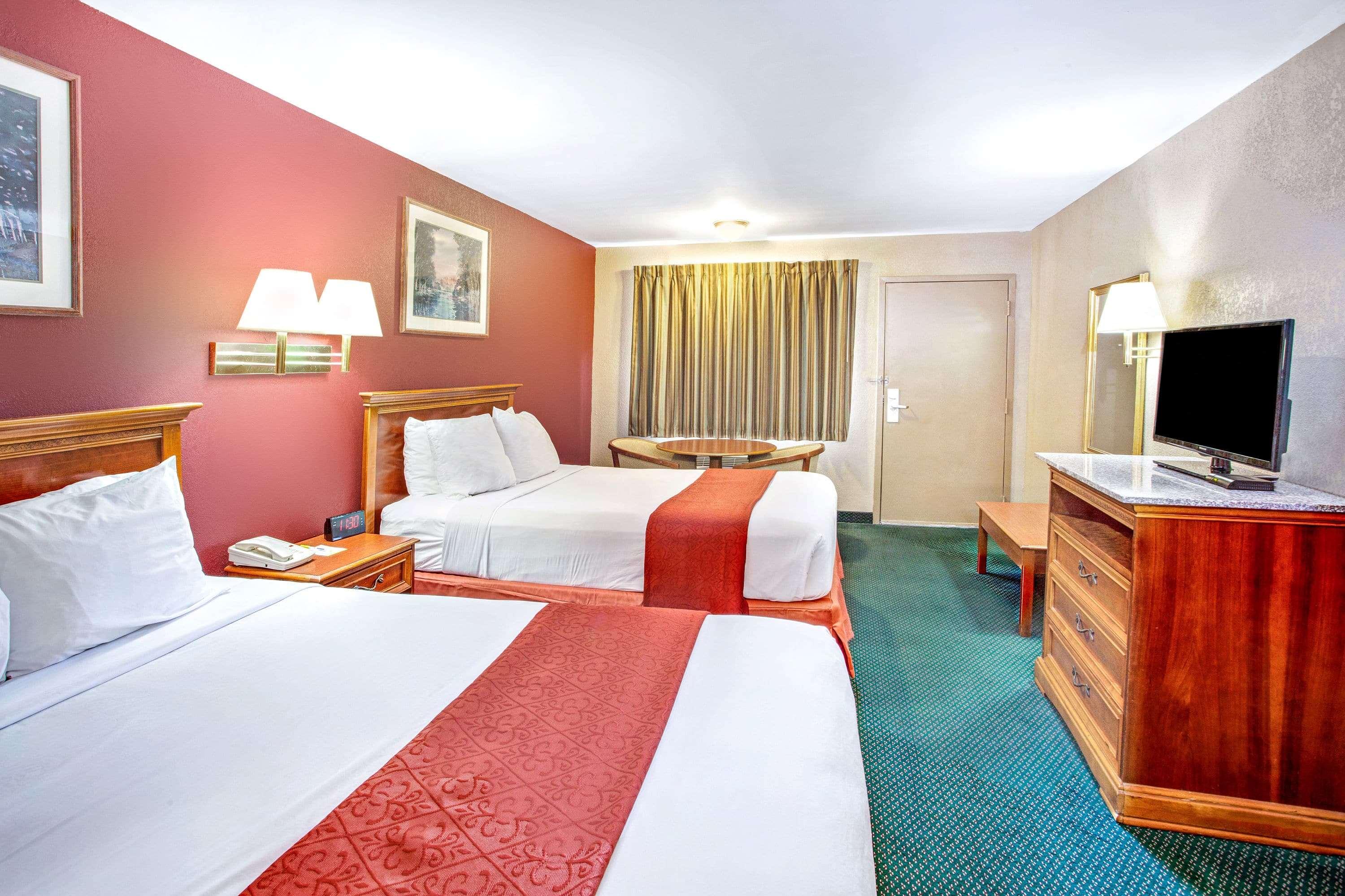 Days Inn by Wyndham Kennesaw - photo 8