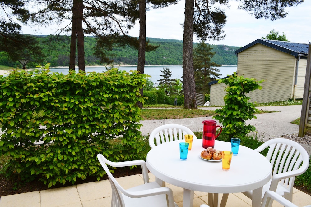 VVF Jura Lac de Vouglans Maisod pet-friendly hotel Moirans-En-Montagne