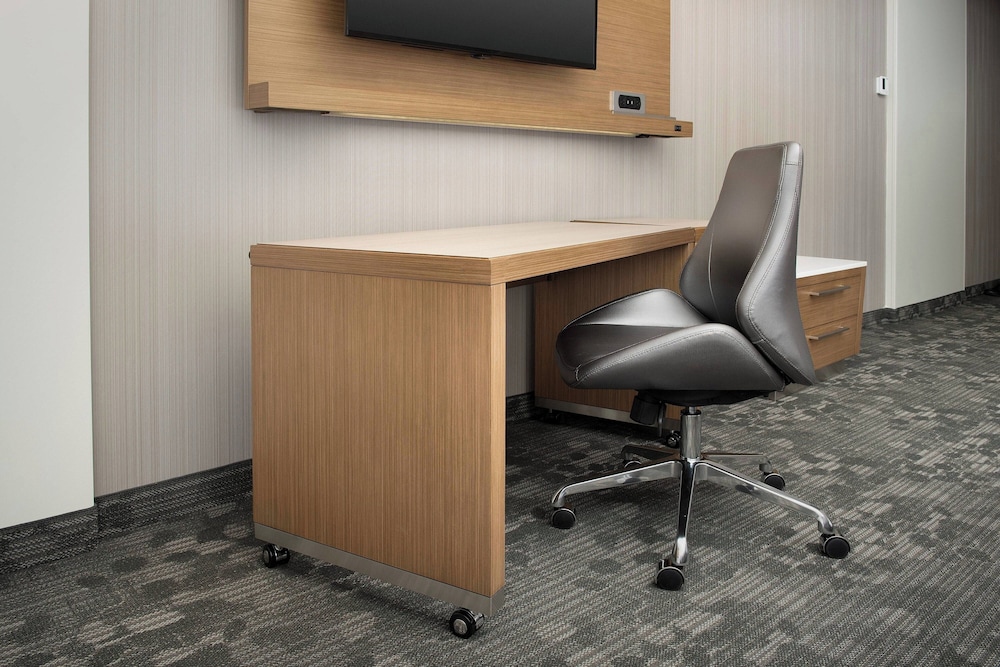 Courtyard by Marriott Portland East - photo 9