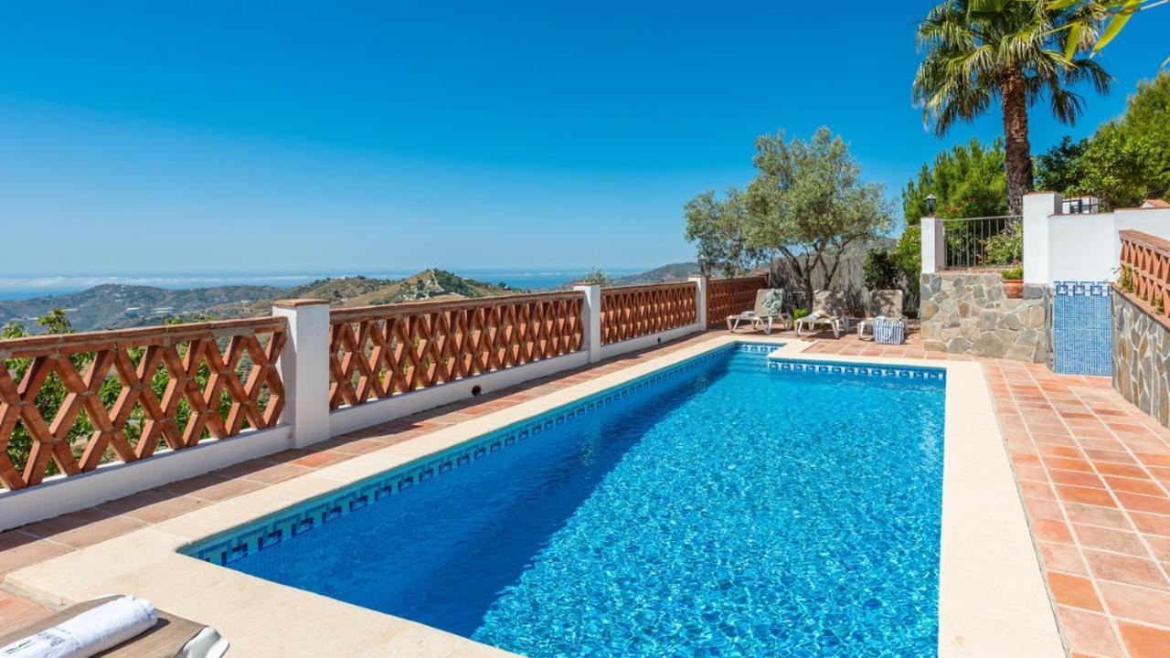 Casa Cuatro Caminos Frigiliana by Ruralidays — 4-Star Luxury Hotel in Frigiliana, Spain
