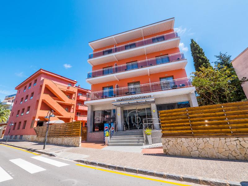 Tossa Beach Center — Tossa De Mar