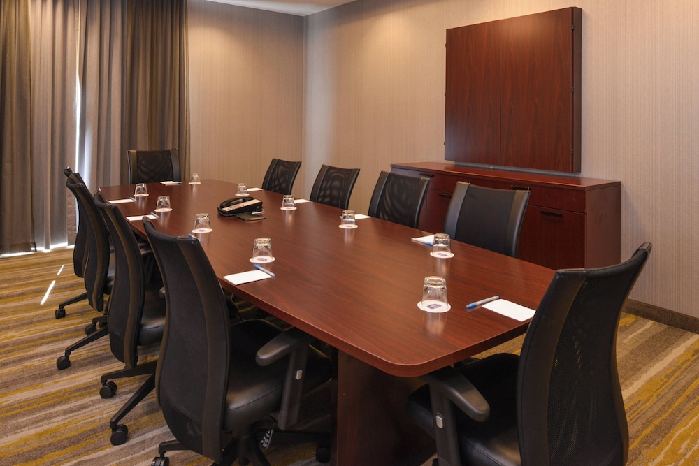 Springhill Suites by Marriott Pittsburgh Mills - photo 23