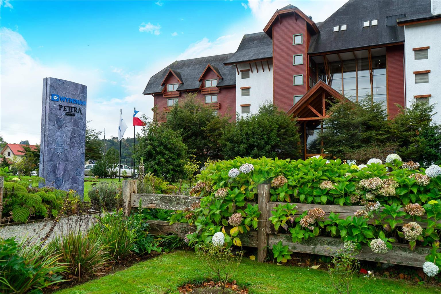 Wyndham Puerto Varas Pettra — 5-Star Luxury Hotel in Puerto Varas, Chile