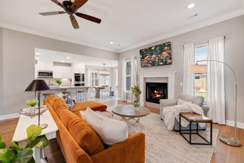 The Marigold Modern 5 mi to Downtown — 4-Star Luxury Hotel in Bentonville, United States