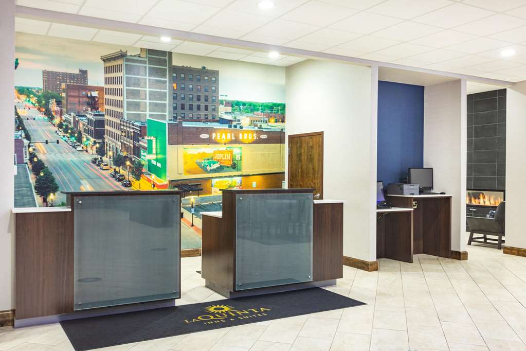 La Quinta Inn & Suites by Wyndham Joplin - photo 5