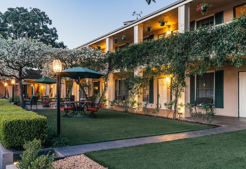 Lavender Inn by the Sea - photo 21