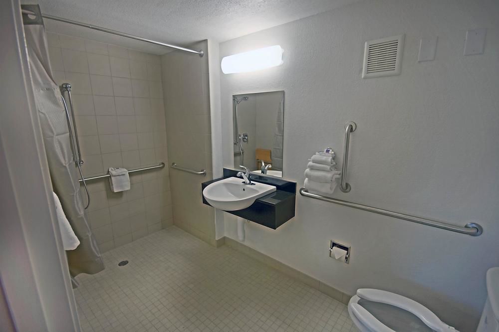 Days Inn by Wyndham Charleston WV - photo 9