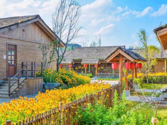 Luneng Yuanxiang Folklore Hotel — 4-Star Luxury Hotel in Baishan, People's Republic of China