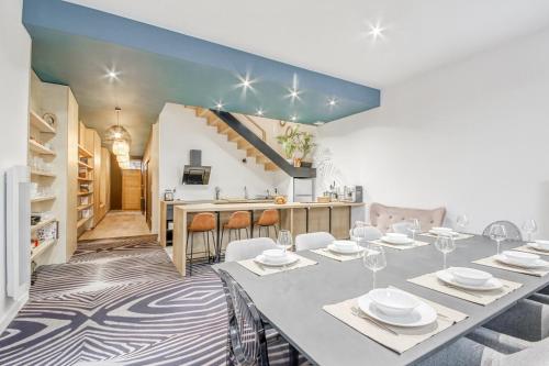 Gites 4 Et 6 Personnes Au Cœur du Centre Medieval de Billom — 4-Star Luxury Hotel in Billom, France