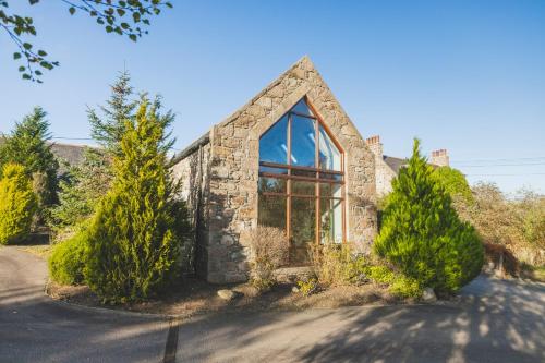 Stunning Country House Cinema Games Room & Hot Tub — 4-Star Luxury Hotel in Inverurie, United Kingdom