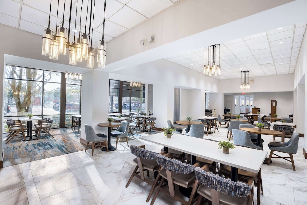 DoubleTree by Hilton Houston Medical Center Hotel & Suites - photo 60