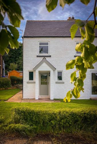 Elliott Cottage Beautiful 3 bedroom home near Bamburgh — 4-Star Luxury Hotel in Belford, United Kingdom
