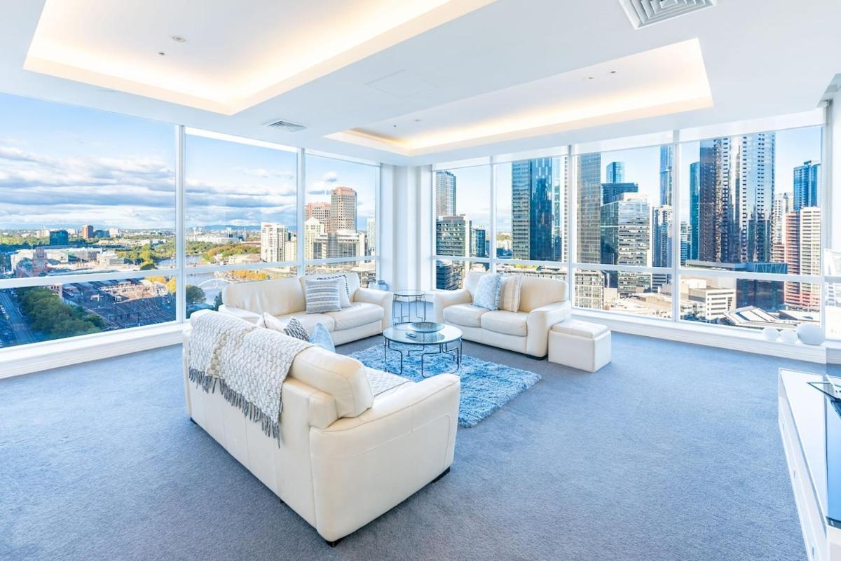 Penthouse 3 bdrm amazing views opposite casino - carbon neutral hotel in Melbourne