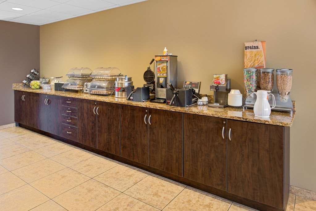 Microtel Inn & Suites by Wyndham Council Bluffs Omaha - photo 31