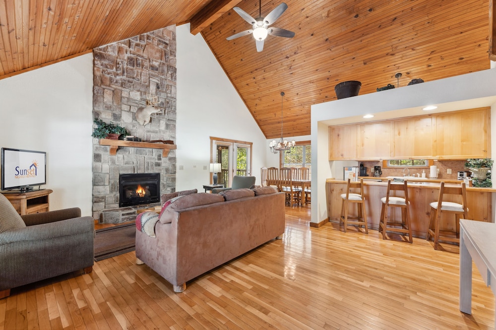 Mayberry Lodge Cabin 8616938 — Shell Knob