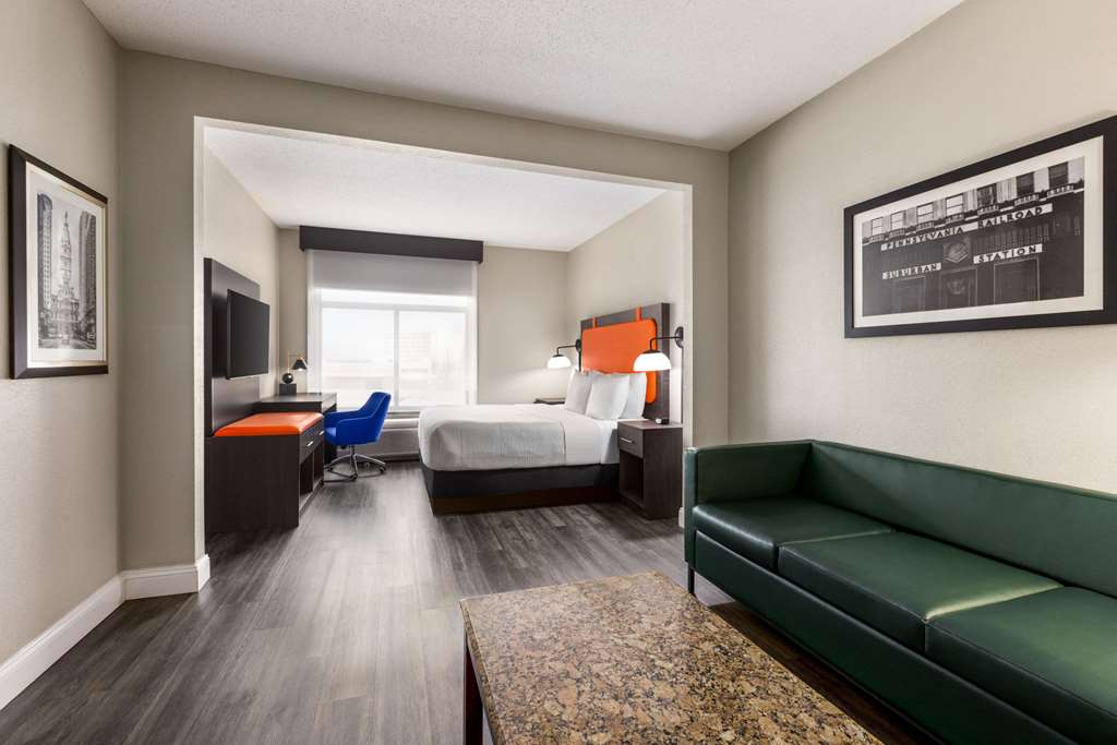 La Quinta Inn & Suites by Wyndham Mt. Laurel Philadelphia - photo 37