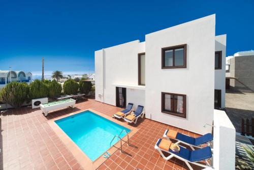 Villa Julianne Carmen 1 — 4-Star Luxury Hotel in Puerto Del Carmen, Spain