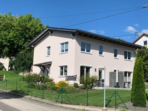 Ferienhaus Staudensonne - last minute hotel in Langenneufnach