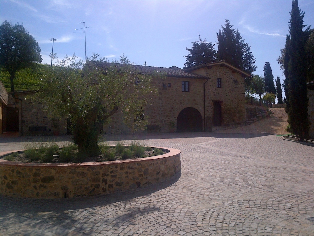 Agriturismo A. Bonacchi — 4-Star Luxury Hotel in Montalcino, Italy