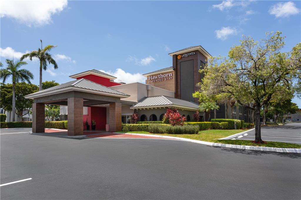 La Quinta Inn & Suites by Wyndham Ft Lauderdale Cypress Cr - featured photo