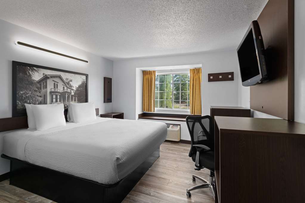 Super 8 by Wyndham Harbison Parkridge Hospital - photo 26