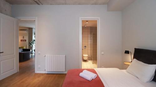 2BR apartment with 2 balconies in heart of the city