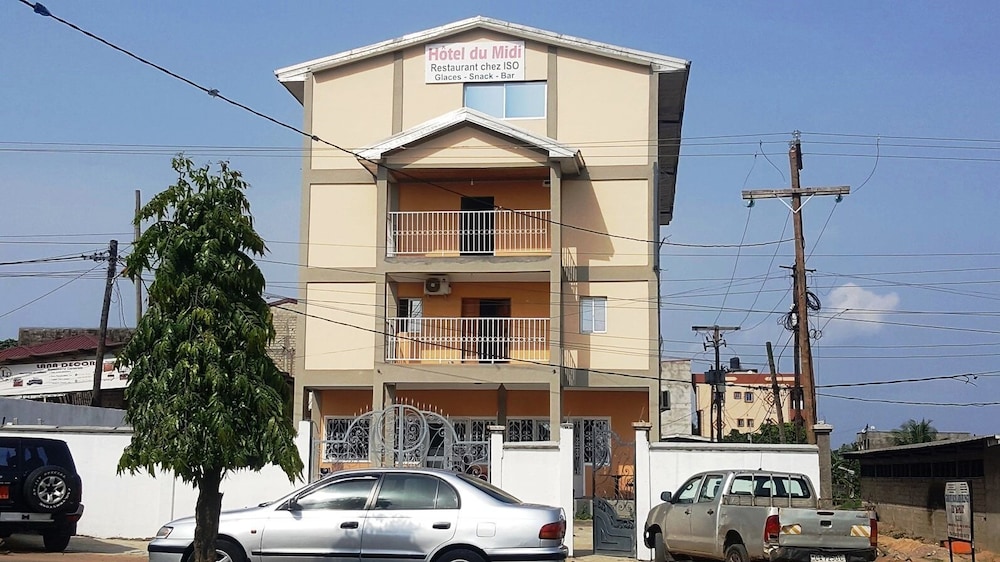 Hotel du Midi - carbon neutral hotel in Douala