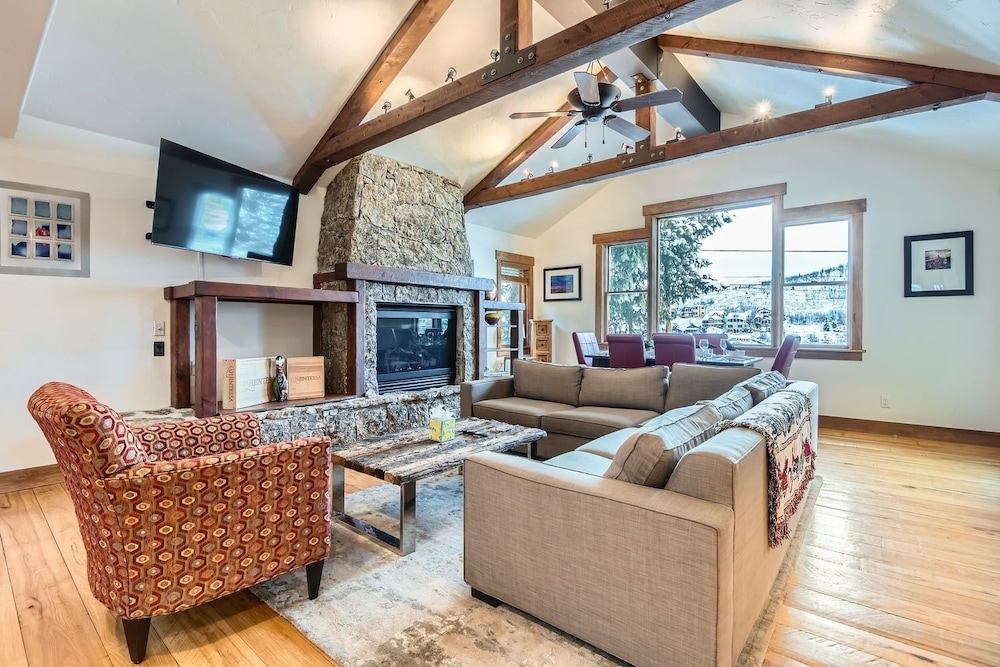 Live Like a Local by RedAwning — 4-Star Luxury Hotel in Bridgeport, United States