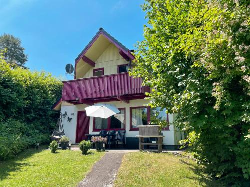 Ferienhaus Schmetterling Am See Im Bergland — Kirchheim