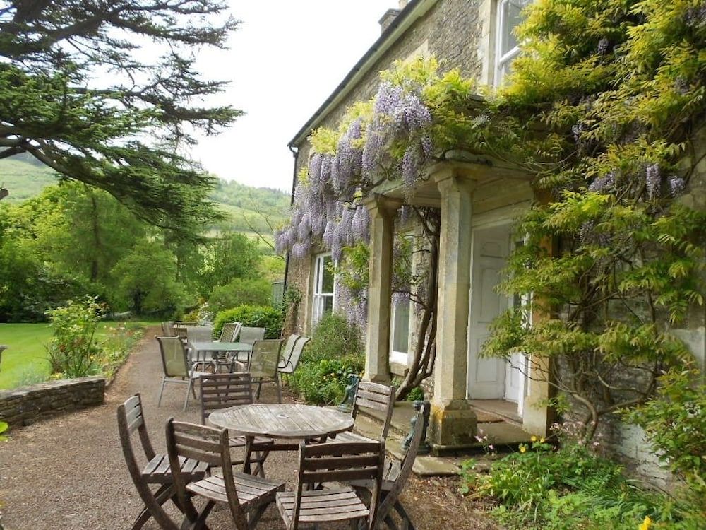 Part Y Seal - carbon neutral hotel in Abergavenny