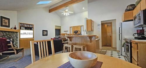 Whistler 19 - carbon neutral hotel in Sunriver