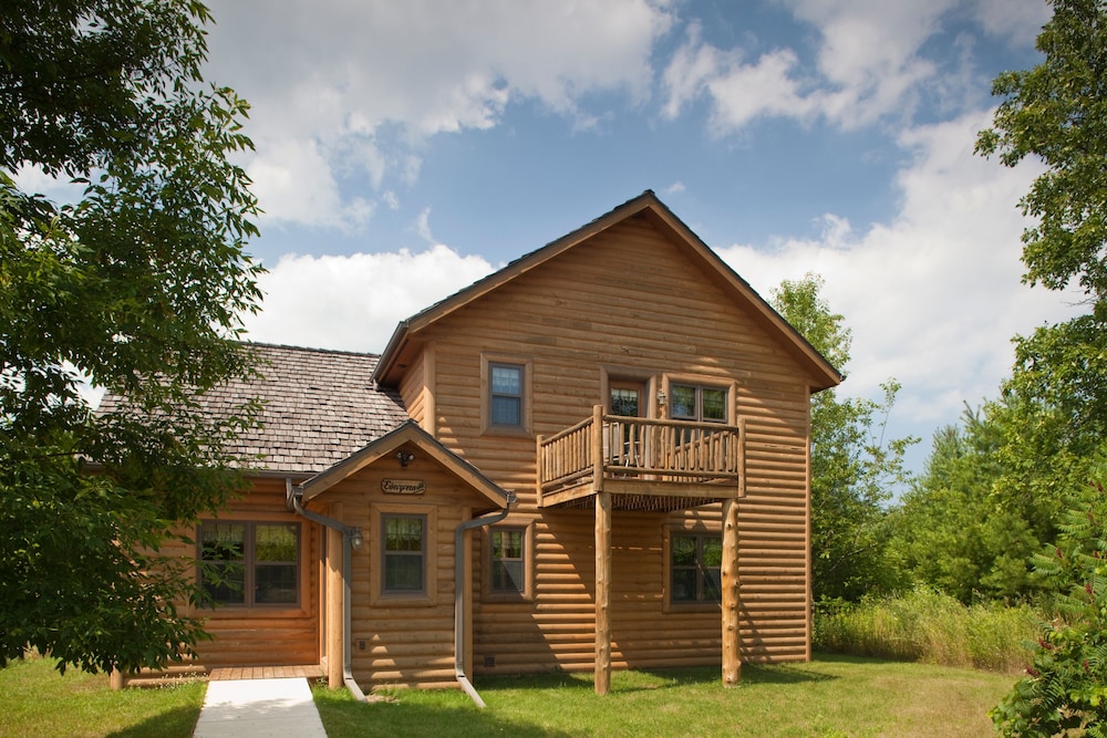 Chanticleer Cabins — 5-Star Luxury Hotel in Sturgeon Bay, United States