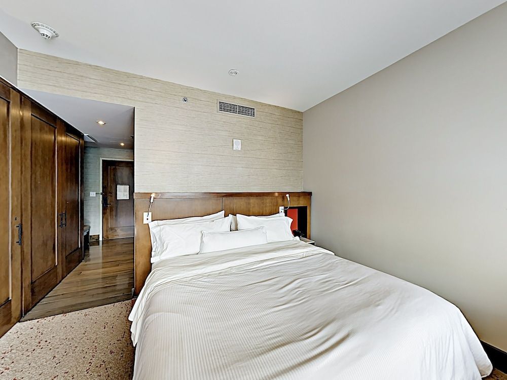 Riverfront Studio W Pool Studio Bedroom Hotel Room - photo 15
