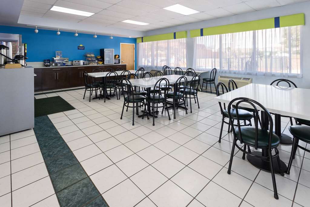 Days Inn by Wyndham Forsyth - photo 3