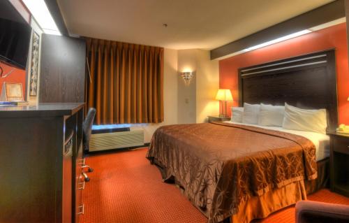 Smoky Mountain Inn & Suites - photo 23